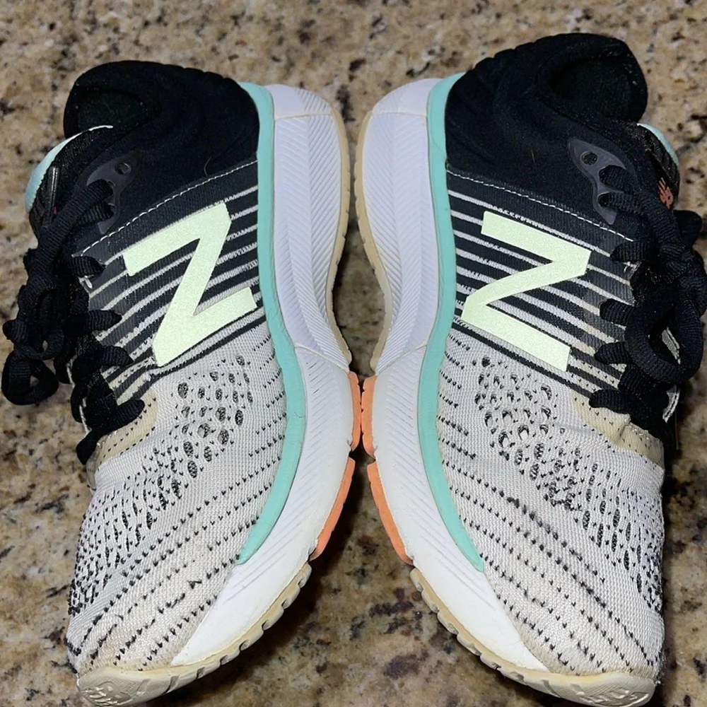 New Balance - Picture 3 of 8